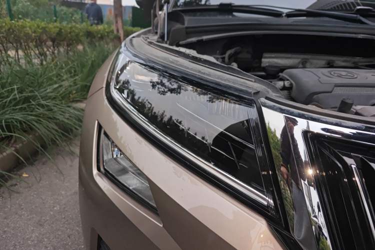 Used Skoda Kodiaq 2018 TSI380 7-Seater Four-Wheel-Drive Flagship Edition Right Front Headlight
