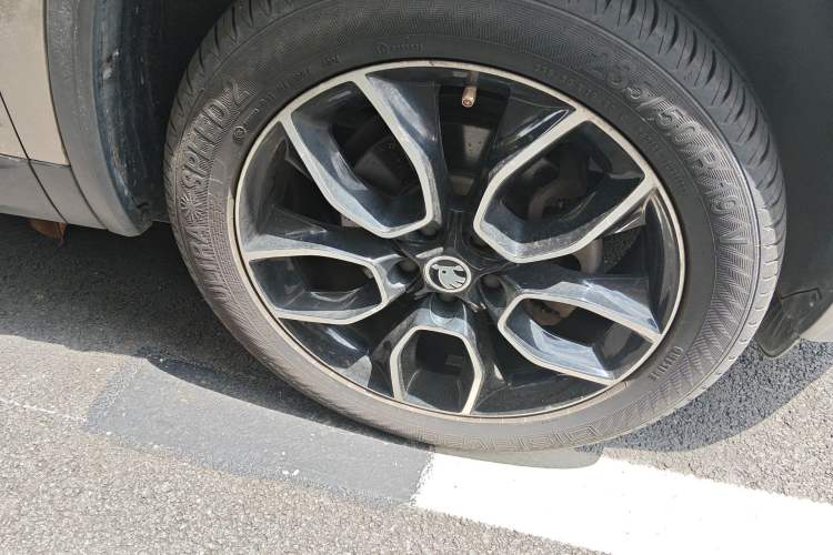 Used Skoda Kodiaq 2018 TSI330 5-Seater Two-Wheel-Drive Luxury Enjoyment Edition Right Front Wheel Hub