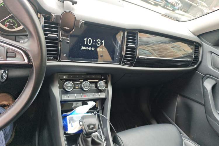 Used Skoda Kodiaq 2018 Facelifted TSI330 5-Seater Two-Wheel-Drive Luxury Enjoyment Edition Audio And AC Panel