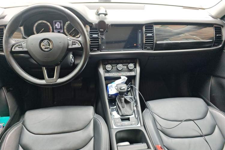 Used Skoda Kodiaq 2018 Facelifted TSI330 5-Seater Two-Wheel-Drive Luxury Enjoyment Edition Center Console