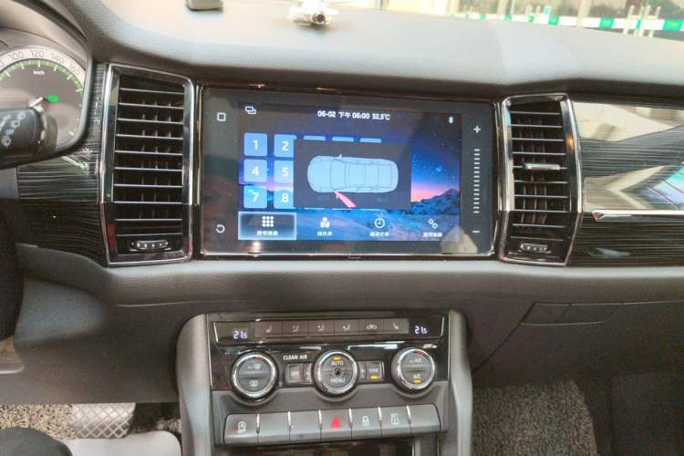 Used Skoda Kodiaq 2018 TSI330 5-Seater Two-Wheel Drive Comfort Edition Audio And AC Panel