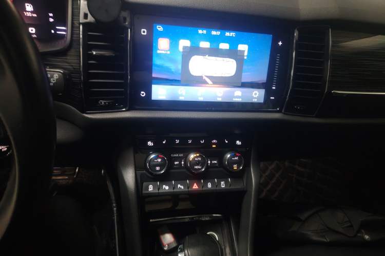Used Skoda Kodiaq 2018 Restyled TSI330 7-Seater Two-Wheel Drive Luxury Tech Edition Audio And AC Panel