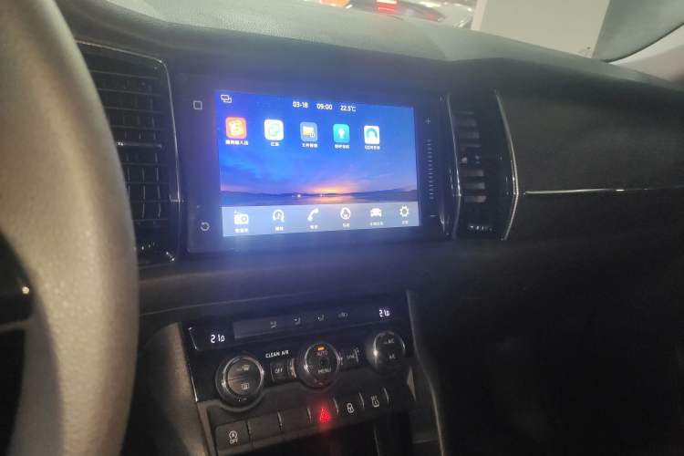 Used Skoda Kodiaq 2018 Facelifted TSI330 5-Seater Two-Wheel-Drive Comfort Edition Audio And AC Panel