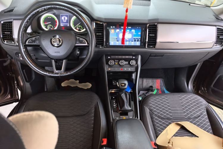 Used Skoda Kodiaq 2018 Facelifted TSI330 5-Seater Two-Wheel-Drive Comfort Edition Center Console