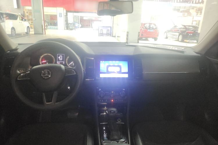 Used Skoda Kodiaq 2018 Facelifted TSI330 5-Seater Two-Wheel-Drive Comfort Edition Center Console