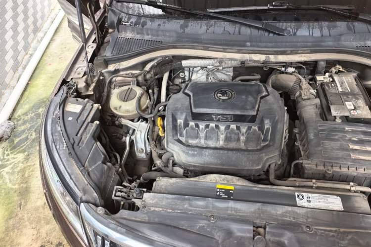 Used Skoda Kodiaq 2018 Facelifted TSI330 5-Seater Two-Wheel-Drive Comfort Edition Engine Bay Right