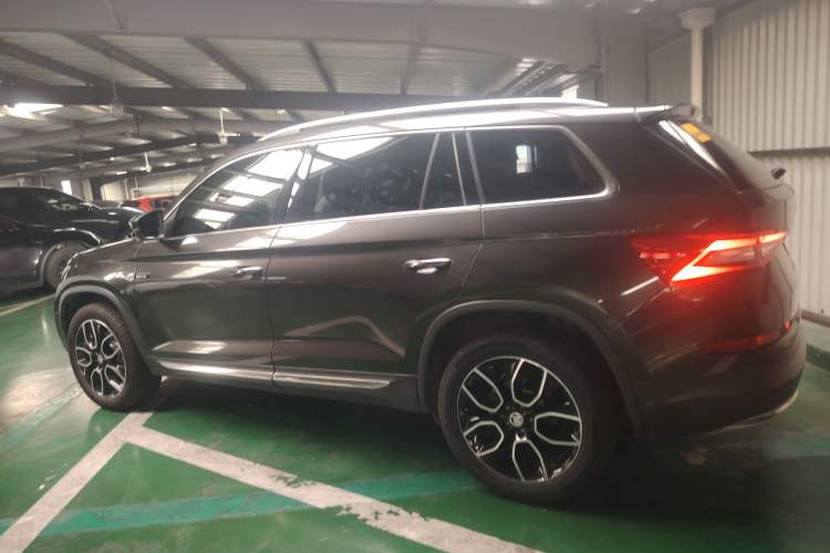 Used Skoda Kodiaq 2018 Restyled TSI330 7-Seater Two-Wheel Drive Luxury Tech Edition Exterior 3