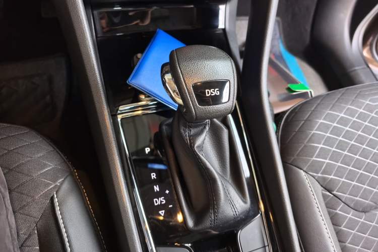 Used Skoda Kodiaq 2018 Facelifted TSI330 5-Seater Two-Wheel-Drive Comfort Edition Gear Lever