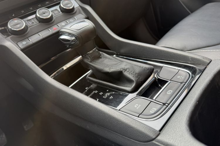Used Skoda Kodiaq 2018 TSI330 7-Seater Two-Wheel-Drive Luxury Enjoyment Edition Gear Lever