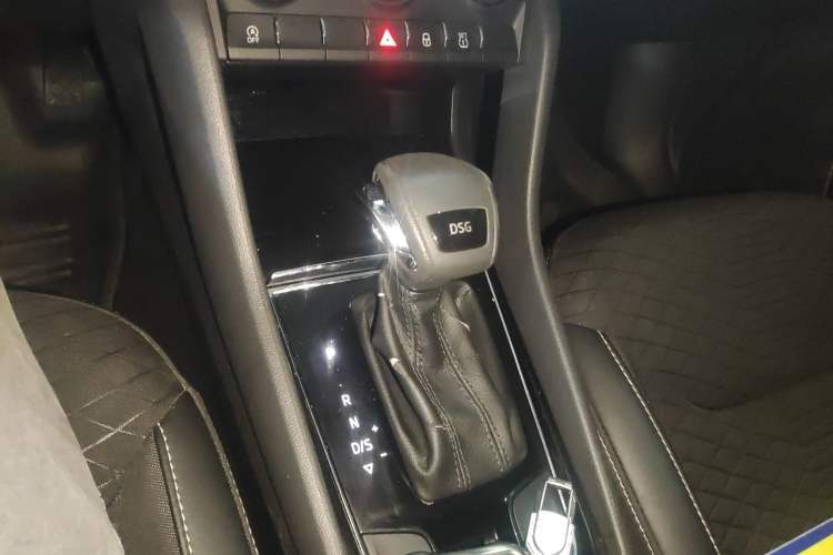 Used Skoda Kodiaq 2018 Facelifted TSI330 5-Seater Two-Wheel-Drive Comfort Edition Gear Lever