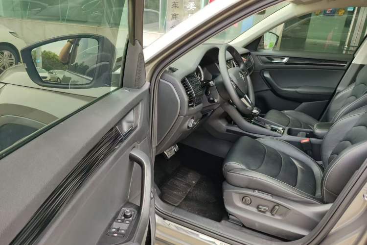Used Skoda Kodiaq 2018 Restyled TSI330 7-Seater Two-Wheel Drive Luxury Enjoyment Edition Interior 2