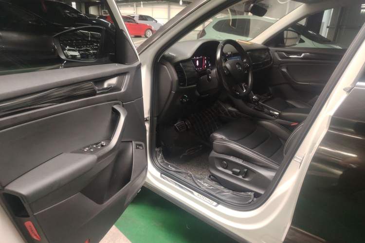 Used Skoda Kodiaq 2018 Restyled TSI330 7-Seater Two-Wheel Drive Luxury Tech Edition Interior 3