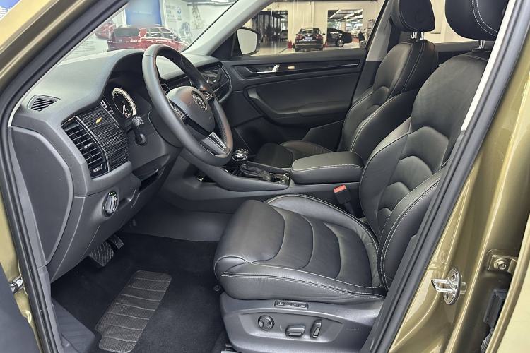 Used Skoda Kodiaq 2018 Facelifted TSI330 5-Seater Two-Wheel-Drive Luxury Enjoyment Edition Interior 4
