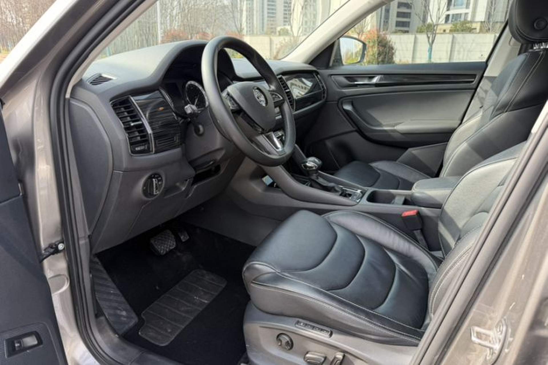 Used Skoda Kodiaq 2018 TSI330 7-Seater Two-Wheel-Drive Luxury Enjoyment Edition Interior 4