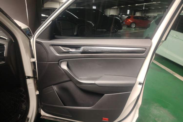Used Skoda Kodiaq 2018 Restyled TSI330 7-Seater Two-Wheel Drive Luxury Tech Edition Interior 5