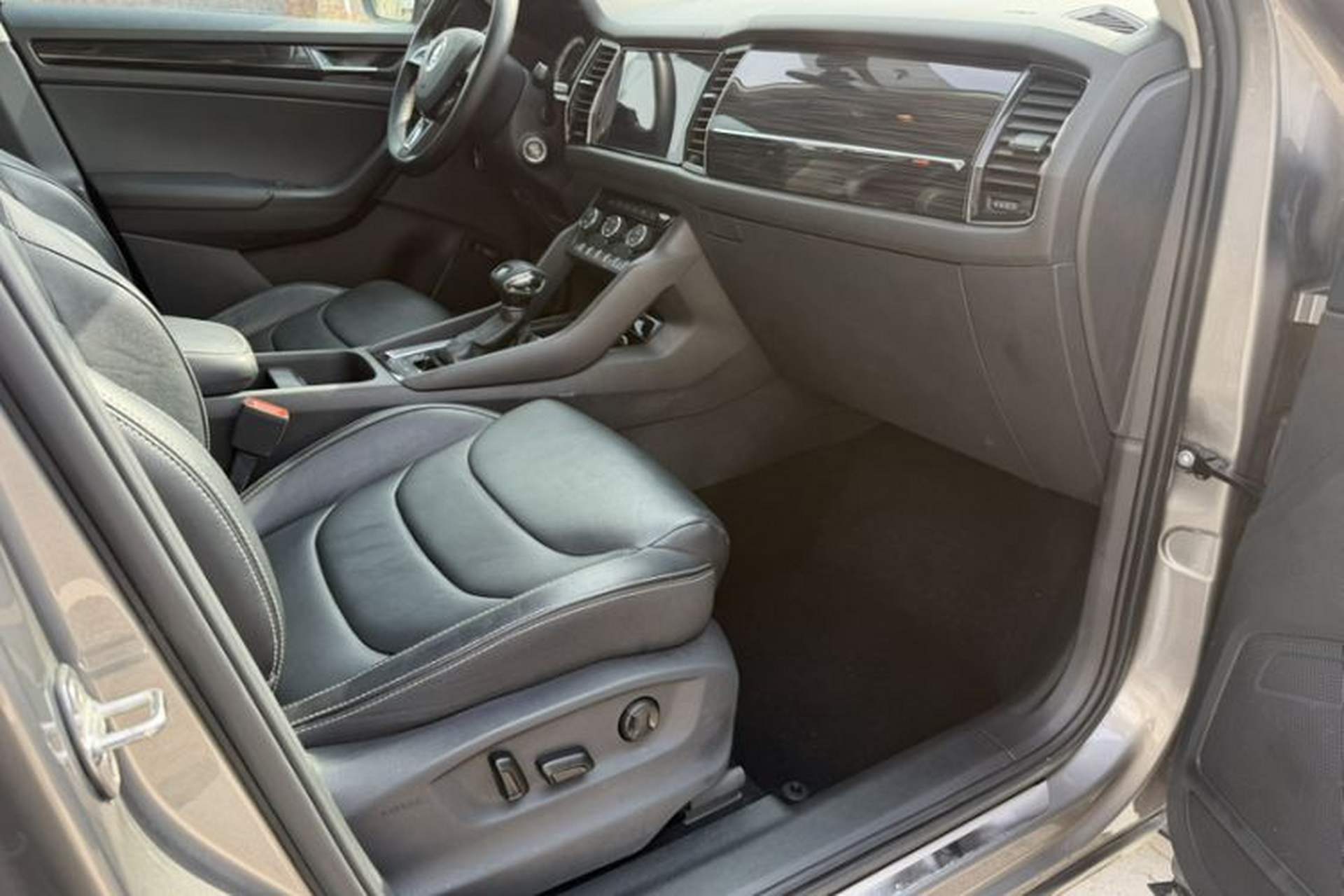Used Skoda Kodiaq 2018 TSI330 7-Seater Two-Wheel-Drive Luxury Enjoyment Edition Interior 5