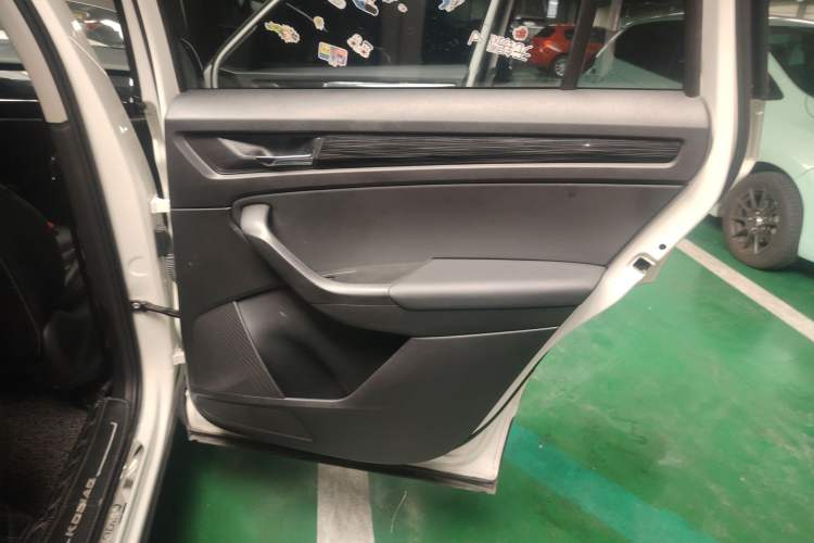 Used Skoda Kodiaq 2018 Restyled TSI330 7-Seater Two-Wheel Drive Luxury Tech Edition Interior 6