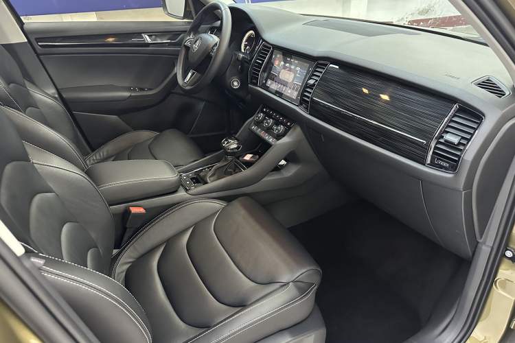 Used Skoda Kodiaq 2018 Facelifted TSI330 5-Seater Two-Wheel-Drive Luxury Enjoyment Edition Interior 9