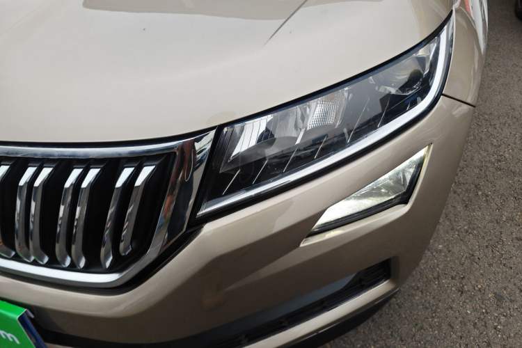 Used Skoda Kodiaq 2018 Facelifted TSI330 5-Seater Two-Wheel-Drive Comfort Edition Left Front Headlight