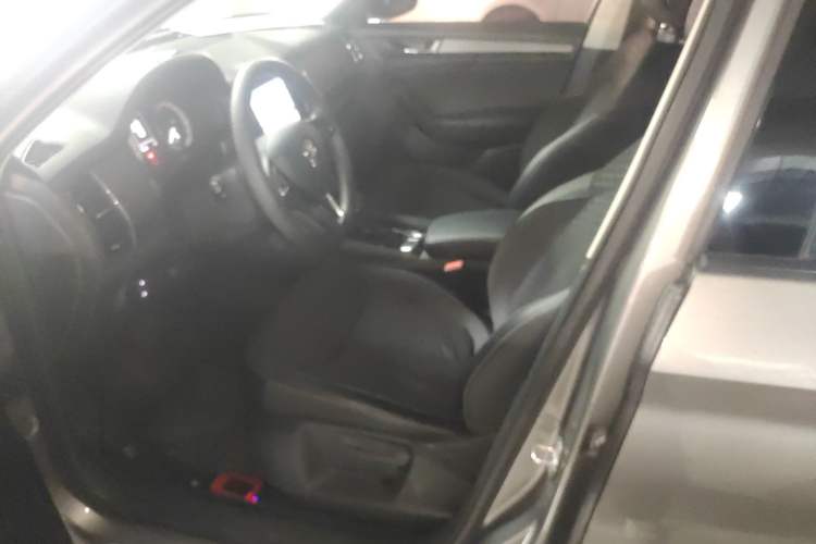Used Skoda Kodiaq 2018 Facelifted TSI330 5-Seater Two-Wheel-Drive Comfort Edition Left Front Seat