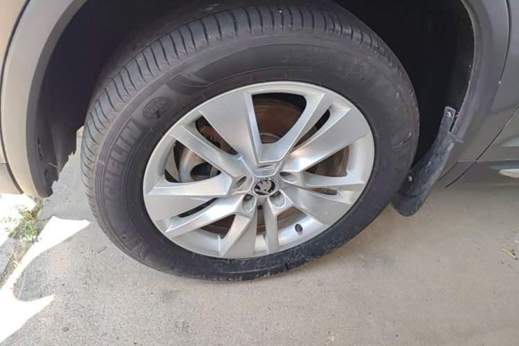 Used Skoda Kodiaq 2018 Facelifted TSI330 5-Seater Two-Wheel-Drive Luxury Enjoyment Edition Left Front Wheel Hub