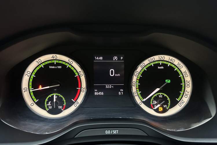 Used Skoda Kodiaq 2018 Facelifted TSI330 5-Seater Two-Wheel-Drive Luxury Enjoyment Edition Odometer Close Up