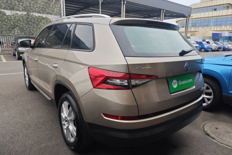 Used Skoda Kodiaq 2018 Facelifted TSI330 5-Seater Two-Wheel-Drive Comfort Edition Rear Left 45 Deg