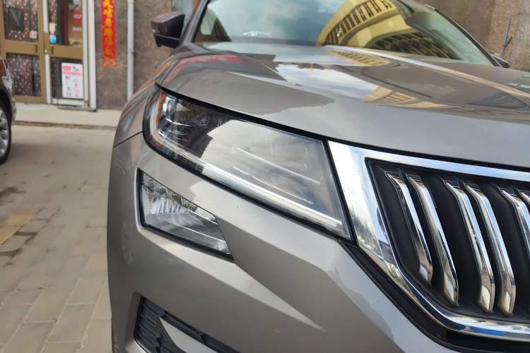 Used Skoda Kodiaq 2018 Facelifted TSI330 5-Seater Two-Wheel-Drive Luxury Enjoyment Edition Right Front Headlight
