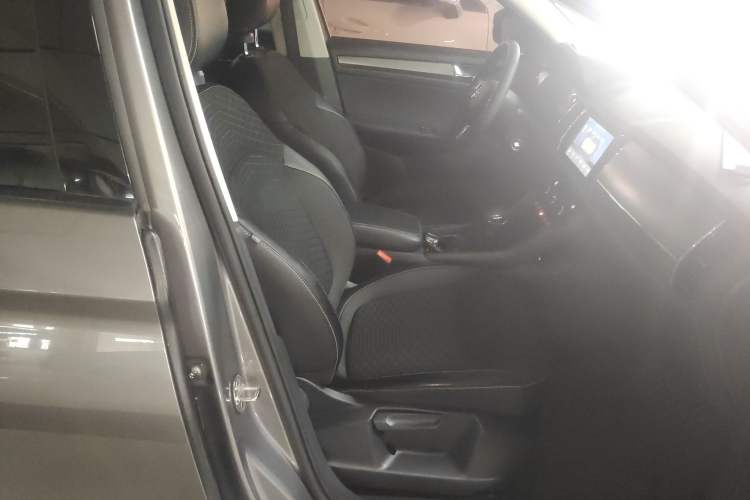 Used Skoda Kodiaq 2018 Facelifted TSI330 5-Seater Two-Wheel-Drive Comfort Edition Right Front Seat