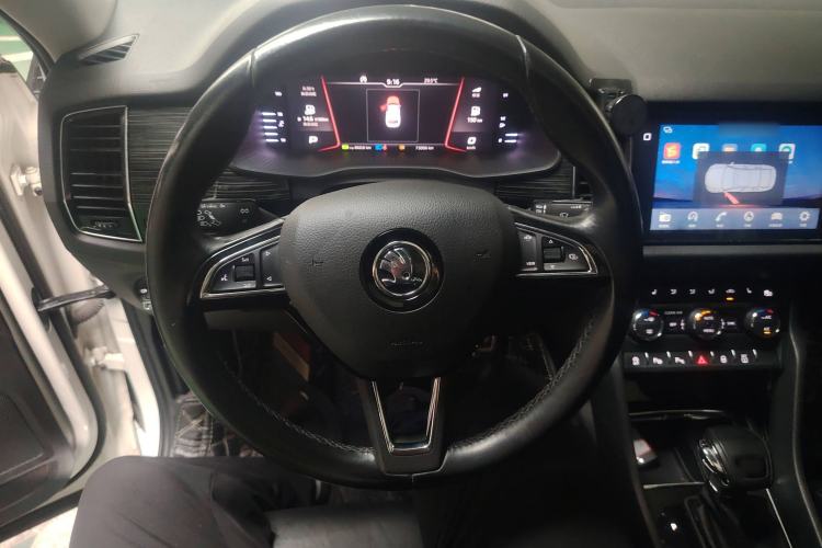 Used Skoda Kodiaq 2018 Restyled TSI330 7-Seater Two-Wheel Drive Luxury Tech Edition Steering Wheel