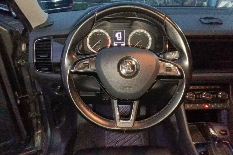 Used Skoda Kodiaq 2018 Facelifted TSI330 5-Seater Two-Wheel-Drive Luxury Enjoyment Edition Steering Wheel
