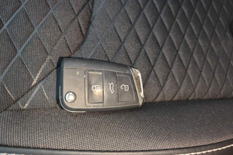 Used Skoda Kodiaq 2018 Facelifted TSI330 5-Seater Two-Wheel-Drive Comfort Edition Vehicle Key
