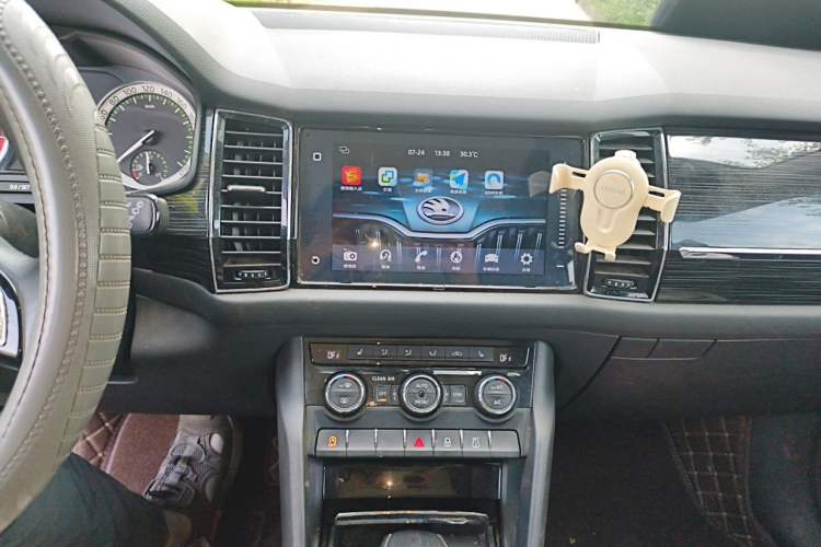 Used Skoda Kodiaq 2018 Facelifted TSI330 5-Seater Two-Wheel-Drive Luxury Enjoyment Edition Audio And AC Panel