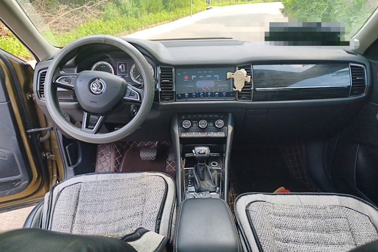 Used Skoda Kodiaq 2018 Facelifted TSI330 5-Seater Two-Wheel-Drive Luxury Enjoyment Edition Center Console