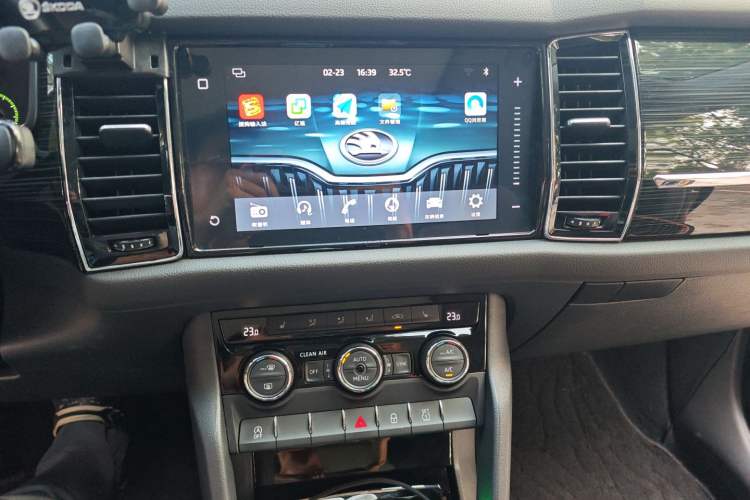 Used Skoda Kodiaq 2018 Facelifted TSI330 5-Seater Two-Wheel-Drive Luxury Enjoyment Edition Audio And AC Panel