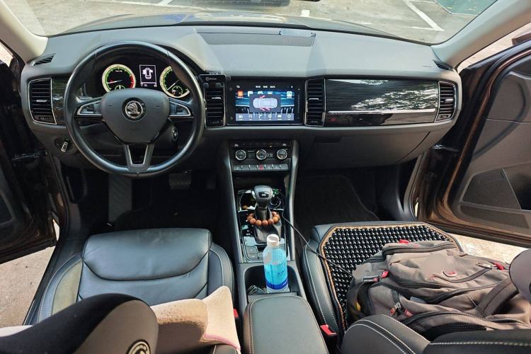 Used Skoda Kodiaq 2018 Facelifted TSI330 5-Seater Two-Wheel-Drive Luxury Enjoyment Edition Center Console