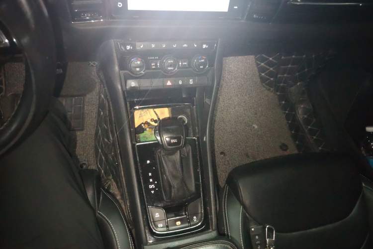 Used Skoda Kodiaq 2018 TSI330 7-Seater Two-Wheel-Drive Luxury Enjoyment Edition Gear Lever