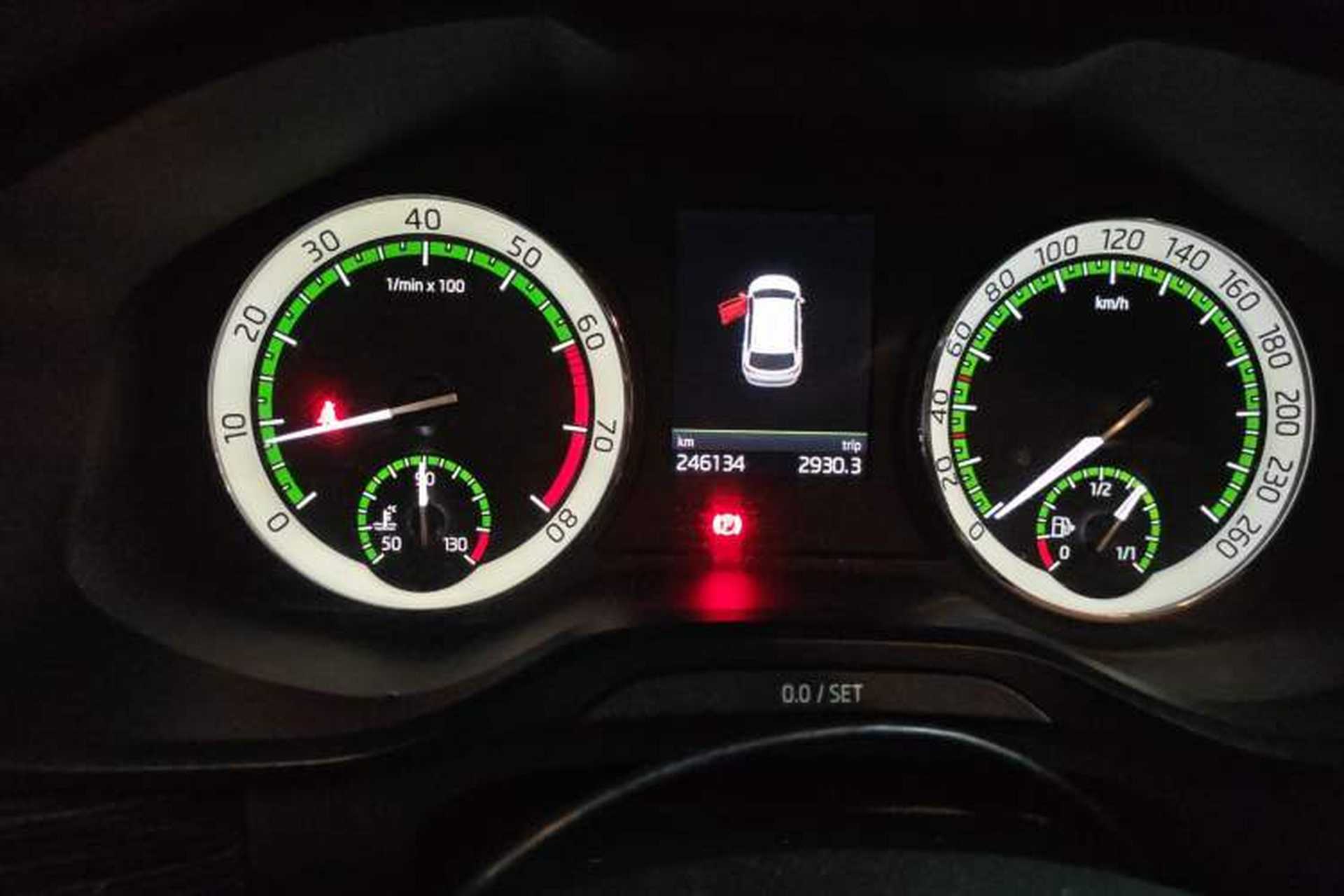 Used Skoda Kodiaq 2018 TSI380 7-Seater Four-Wheel-Drive Flagship Edition Odometer Close Up
