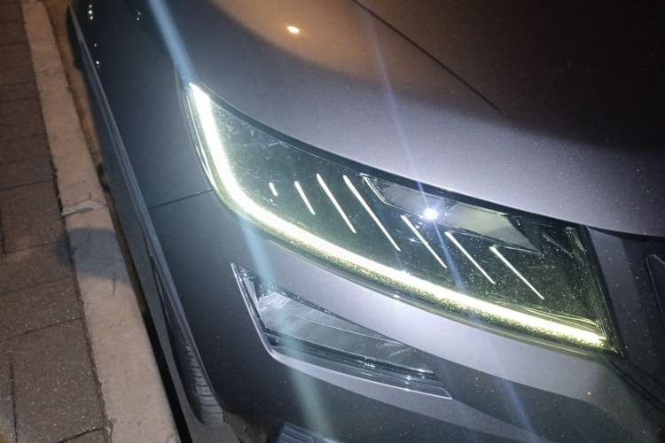 Used Skoda Kodiaq 2018 Facelifted TSI330 5-Seater Two-Wheel-Drive Luxury Enjoyment Edition Right Front Headlight