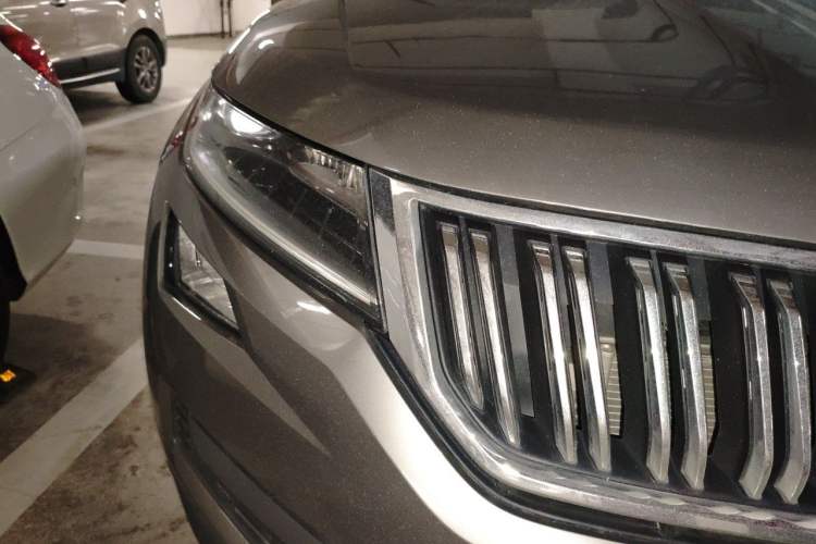 Used Skoda Kodiaq 2018 Facelifted TSI330 5-Seater Two-Wheel-Drive Luxury Enjoyment Edition Right Front Headlight
