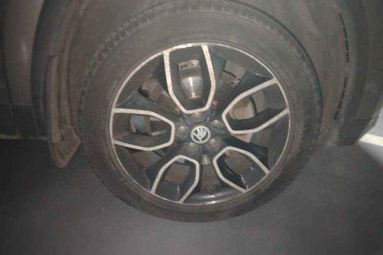 Used Skoda Kodiaq 2018 TSI330 7-Seater Two-Wheel-Drive Luxury Enjoyment Edition Right Front Wheel Hub