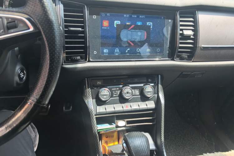 Used Skoda Kodiaq 2018 Facelifted TSI330 5-Seater Two-Wheel-Drive Comfort Edition Audio And AC Panel