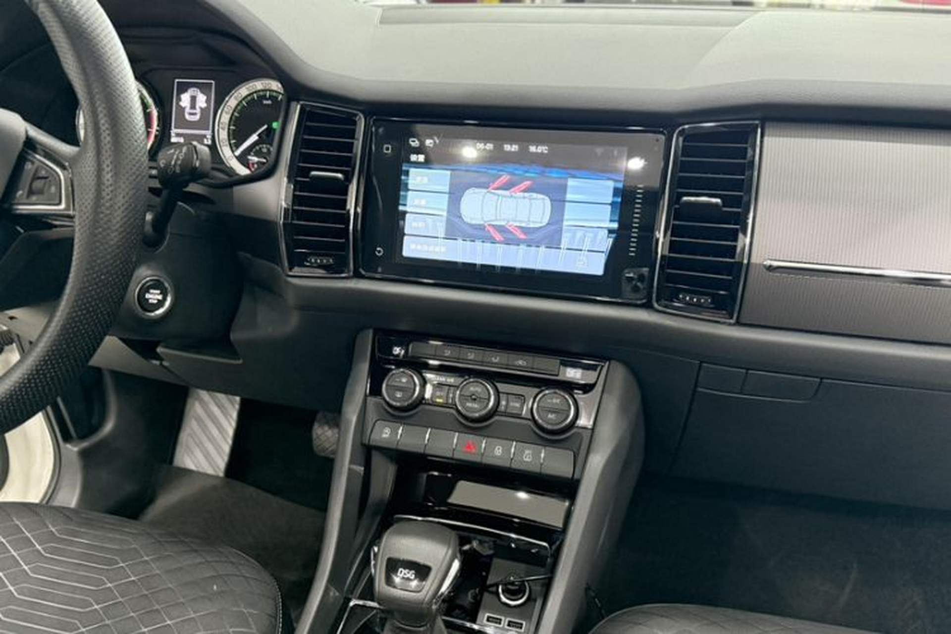 Used Skoda Kodiaq 2018 Facelifted TSI330 5-Seater Two-Wheel-Drive Comfort Edition Audio And AC Panel