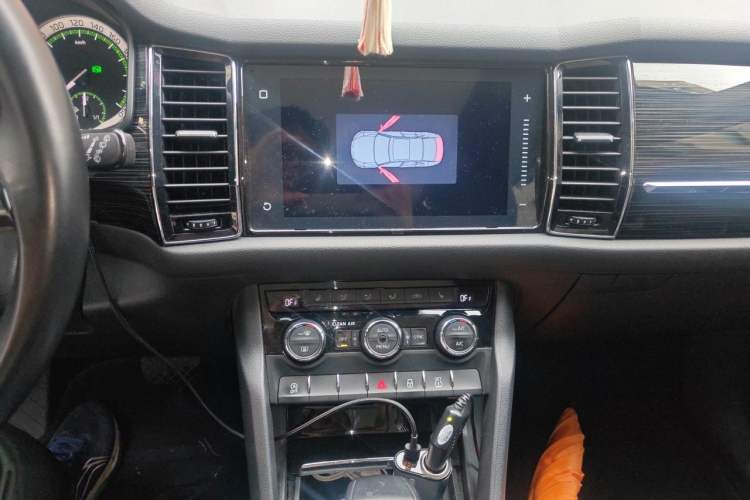 Used Skoda Kodiaq 2018 Facelifted TSI330 5-Seater Two-Wheel-Drive Luxury Enjoyment Edition Audio And AC Panel