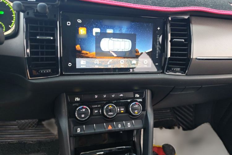 Used Skoda Kodiaq 2018 Facelifted TSI330 5-Seater Two-Wheel-Drive Comfort Edition Audio And AC Panel
