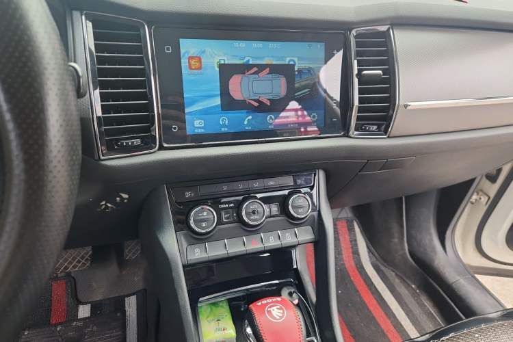 Used Skoda Kodiaq 2018 Facelifted TSI330 5-Seater Two-Wheel-Drive Comfort Edition Audio And AC Panel