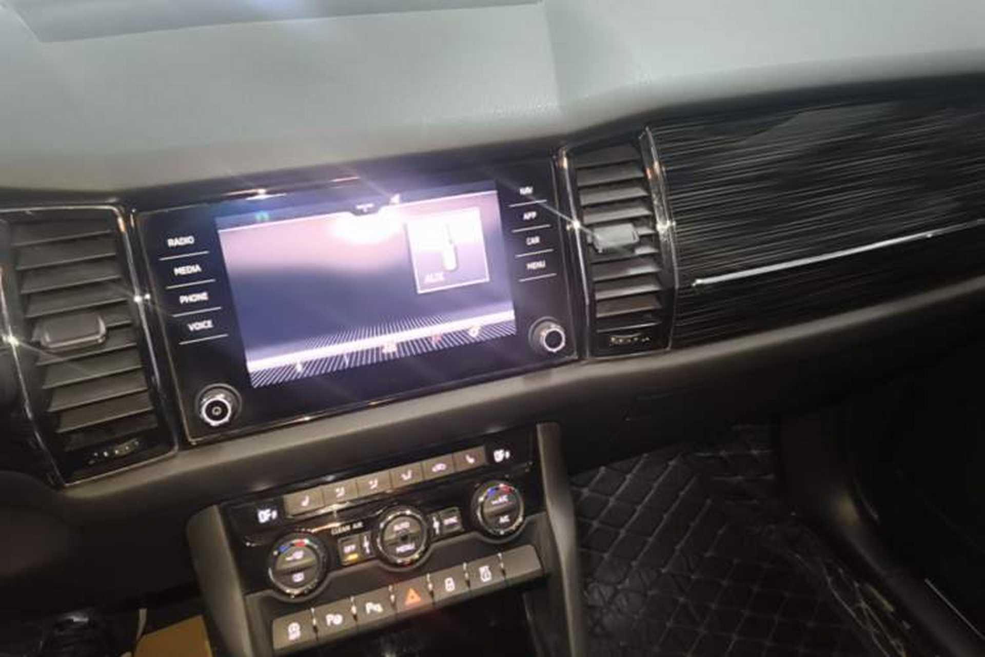 Used Skoda Kodiaq 2018 TSI380 7-Seater Four-Wheel-Drive Flagship Edition Audio And AC Panel