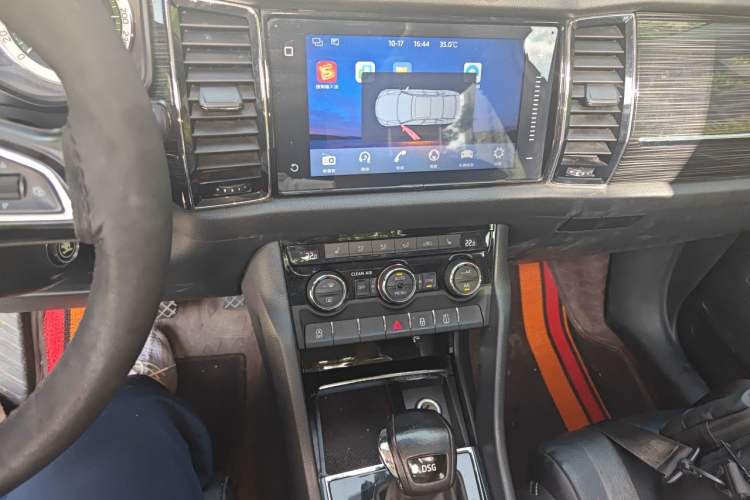 Used Skoda Kodiaq 2018 Facelifted TSI330 5-Seater Two-Wheel-Drive Luxury Enjoyment Edition Audio And AC Panel