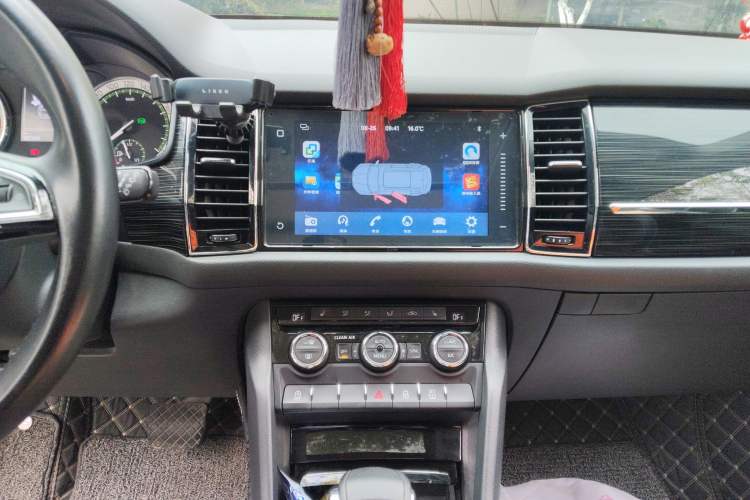 Used Skoda Kodiaq 2018 Facelifted TSI330 5-Seater Two-Wheel-Drive Luxury Enjoyment Edition Audio And AC Panel