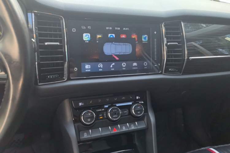 Used Skoda Kodiaq 2018 Facelifted TSI330 5-Seater Two-Wheel-Drive Luxury Enjoyment Edition Audio And AC Panel